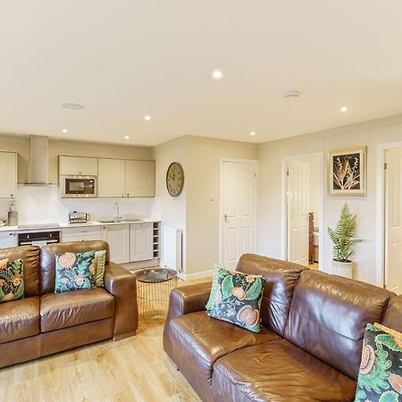 Conifer Lodge 25 With Hot Tub Newton Stewart Exterior photo