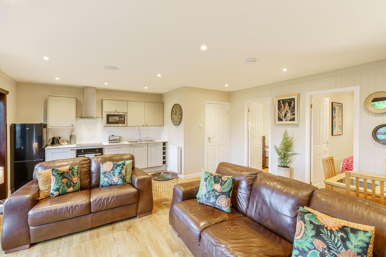 Conifer Lodge 25 With Hot Tub Newton Stewart Exterior photo
