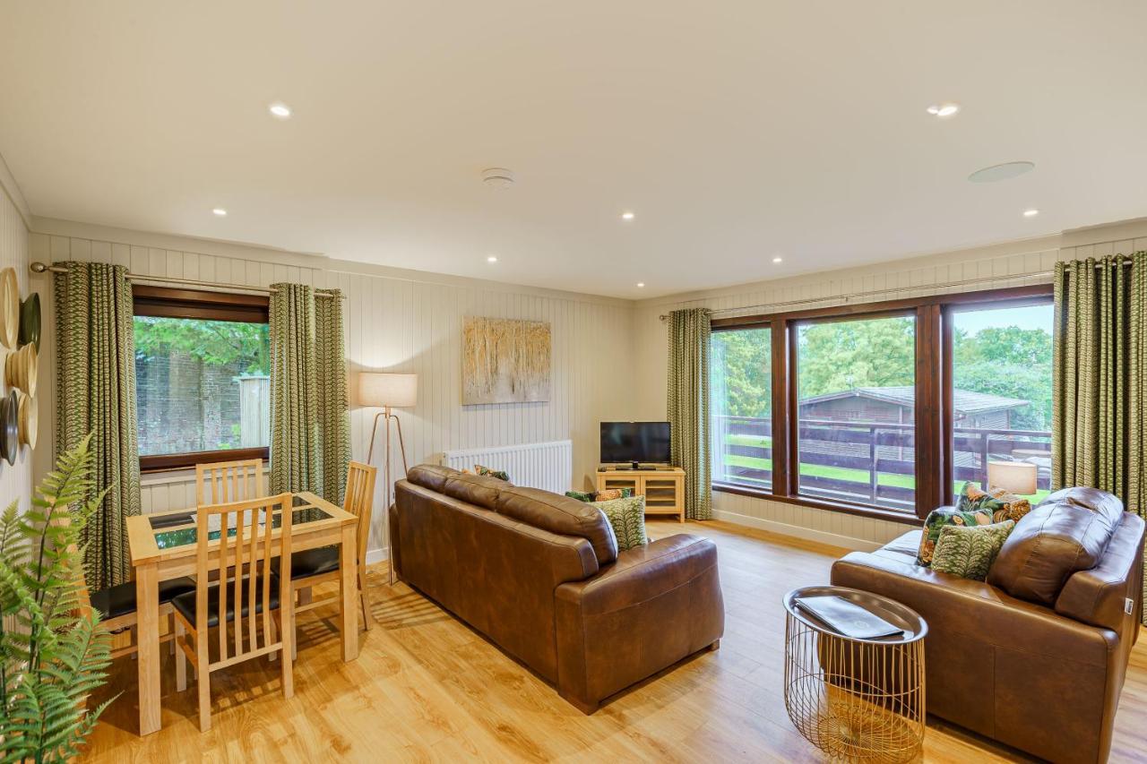 Conifer Lodge 25 With Hot Tub Newton Stewart Exterior photo